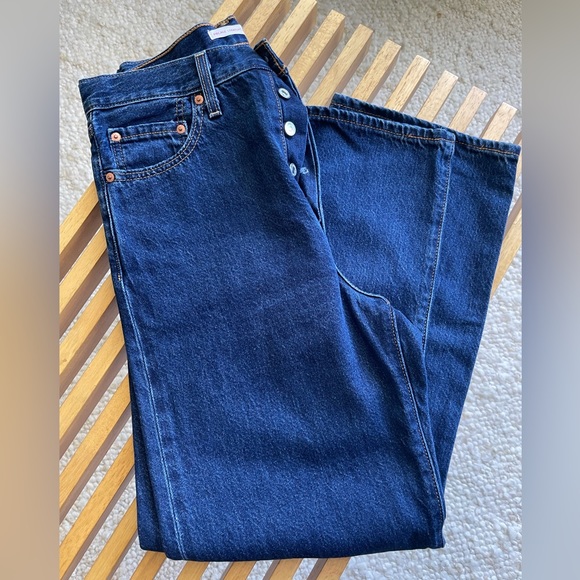 Levi’s Ribcage Ankle Straight Jeans - Picture 2 of 3